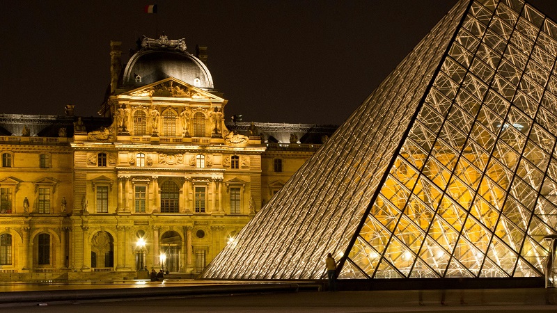 Pyramide du Louvre